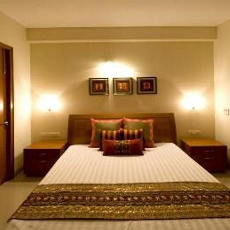 Hotel Inn Noida Bagian luar foto