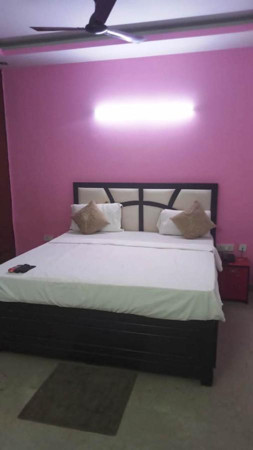 Hotel Inn Noida Bagian luar foto