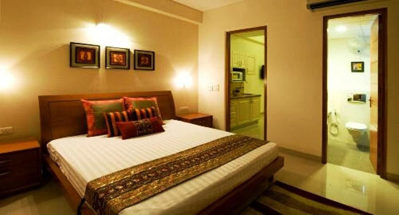 Hotel Inn Noida Bagian luar foto