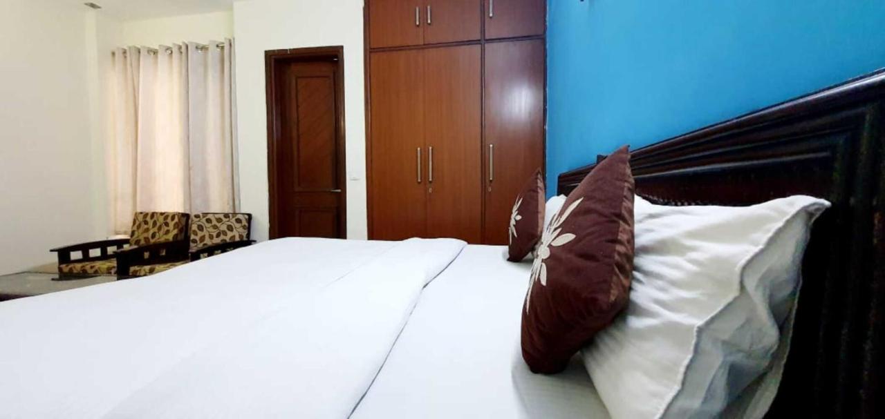 Hotel Inn Noida Bagian luar foto