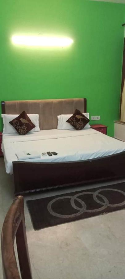 Hotel Inn Noida Bagian luar foto